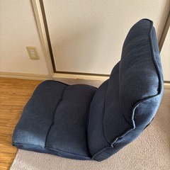 【商談中】
紺色の座椅子の画像