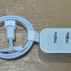 ホワイト USB-C 電源アダプターの画像