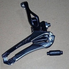 SHIMANO】105(5800系)のデュアルコントロールレバーと前後ディレイラーセット（SS）＋チェーン・スプロケ11-28T・クランク52-36（スピンドルBB30）付き
の画像