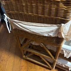 藤のタンスの画像