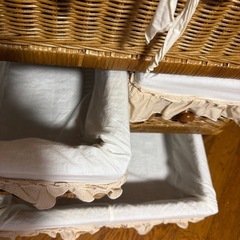 藤のタンスの画像