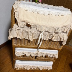 藤のタンスの画像