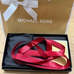 MICHEAL KORS 財布
の画像