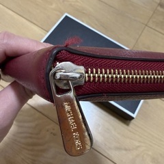 MICHEAL KORS 財布
の画像