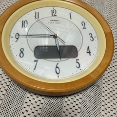 CASIO 壁掛け時計の画像