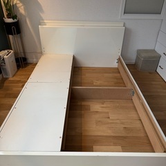 ［無料］セミダブル 収納ベッドフレーム白コンセント引き出し付き の画像