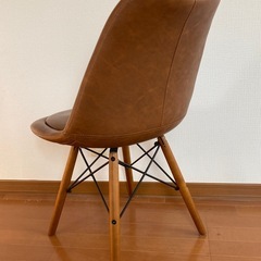 【中古】イームズシェルチェアDSW ソフトレザータイプ 　ブラウンの画像