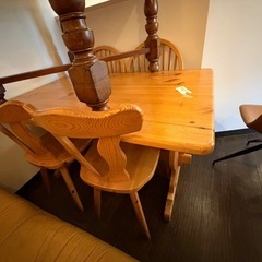 ダイニングテーブルの画像