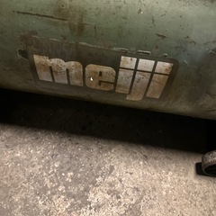 大きいコンプレッサーの画像