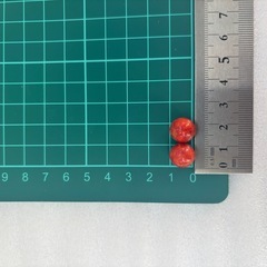 赤珊瑚　ルース　天然石　レッドコーラル　パワーストーン　2個600円　ハンドメイド素材　ハンドクラフトの画像
