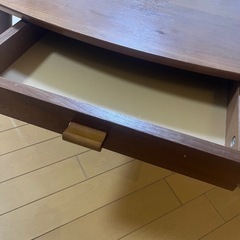 木製ローテーブルの画像