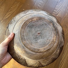 外国の木の皿の画像