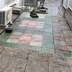 庭に敷いたブロックやタイル差し上げますの画像