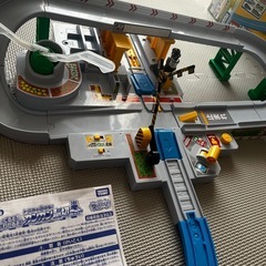 トミカと遊ぼう！くるぞわたるぞ！カンカン踏切セット　プラレールの画像