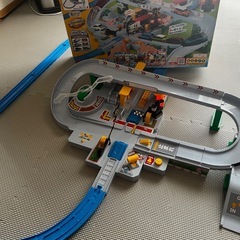 トミカと遊ぼう！くるぞわたるぞ！カンカン踏切セット　プラレールの画像