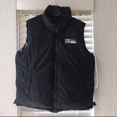 ファーストダウン　　　試着のみ！ダウンベスト　リバーシブル　　破格の画像