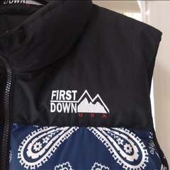ファーストダウン　　　試着のみ！ダウンベスト　リバーシブル　　破格の画像