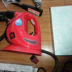 ③〇スチームクリーナー、保管品（年末のお掃除に）、〇動作確認済（スチーム出）説明書付き、すべてのアタッチメント使用しての確認はしてません、テイシュは大きさ比較用です購入価格￥１２８００、画像の物がすべてです、箱は傷み有、👉★お手数をおかけしますプロフィール必読ですの画像
