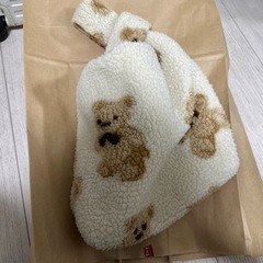 白いくまモチーフのフリース手袋の画像