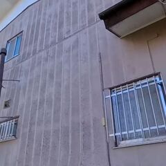 住宅 外壁と屋根の塗装作業の画像