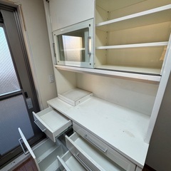 人気のホワイト キッチンボード 食器棚の画像