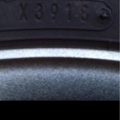 スタッドレスタイヤ、215/60R16の画像