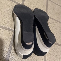 モノクロパンプスの画像