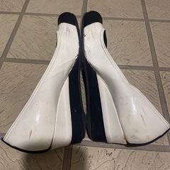 モノクロパンプスの画像