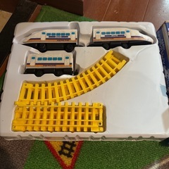 電車のおもちゃ　レール付き箱付き　電池で動く　超特急の画像