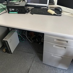 【数日限定品】事務机！オフィスデスク！引き出し付き！！の画像