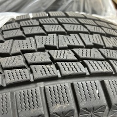 ホイール付きスタッドレスタイヤの画像