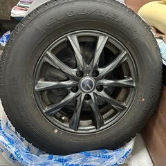ホイール付きスタッドレスタイヤの画像