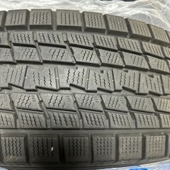 ホイール付きスタッドレスタイヤの画像