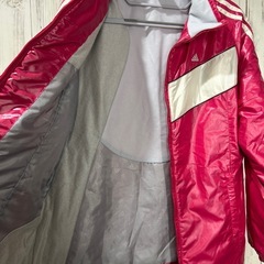 adidasレディースLジャンパーの画像