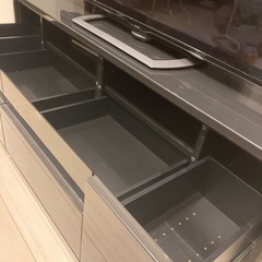 黒のテレビ台の画像