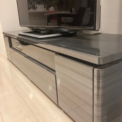 黒のテレビ台の画像