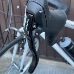 変速アルミスポーツ自転車の画像