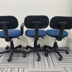 事務用椅子三脚の画像