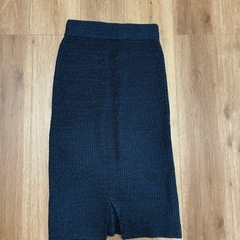 ニット　ダークブルー リブ編み タイトスカートの画像
