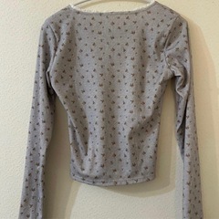 グレー 花柄 ニットの画像