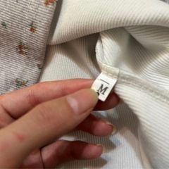 グレー 花柄 ニットの画像