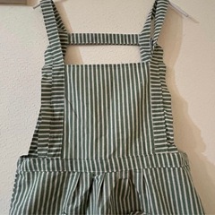 緑 エプロンの画像