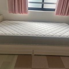 シングルベッド、マットレス付きの画像