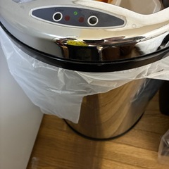 早い物勝ち　センサー付きゴミ箱の画像