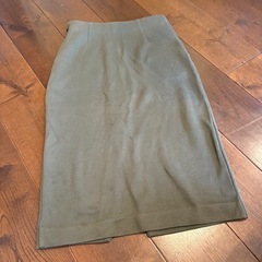 アズールバイマウジー スカート カーキ Mサイズの画像