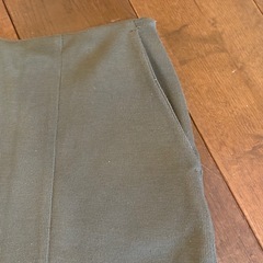 アズールバイマウジー スカート カーキ Mサイズの画像