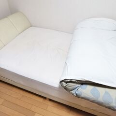 セミダブルベッド・西川羽毛布団セット 取りに来てくれる方 0円ですの画像