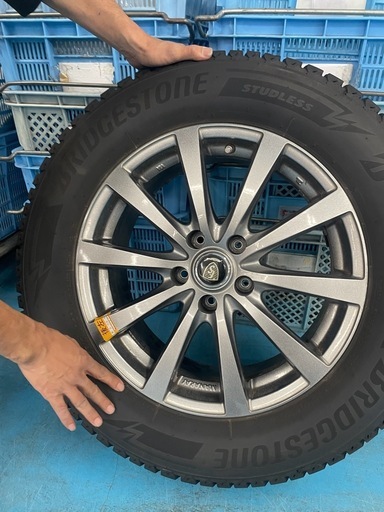 スタッドレスタイヤ4本　ブリヂストンブリザック17インチ　ホイール付き