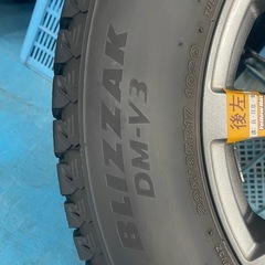 スタッドレスタイヤ4本　ブリヂストンブリザック17インチ　ホイール付きの画像