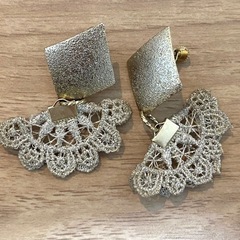 ハンドメイド レース イヤリングの画像